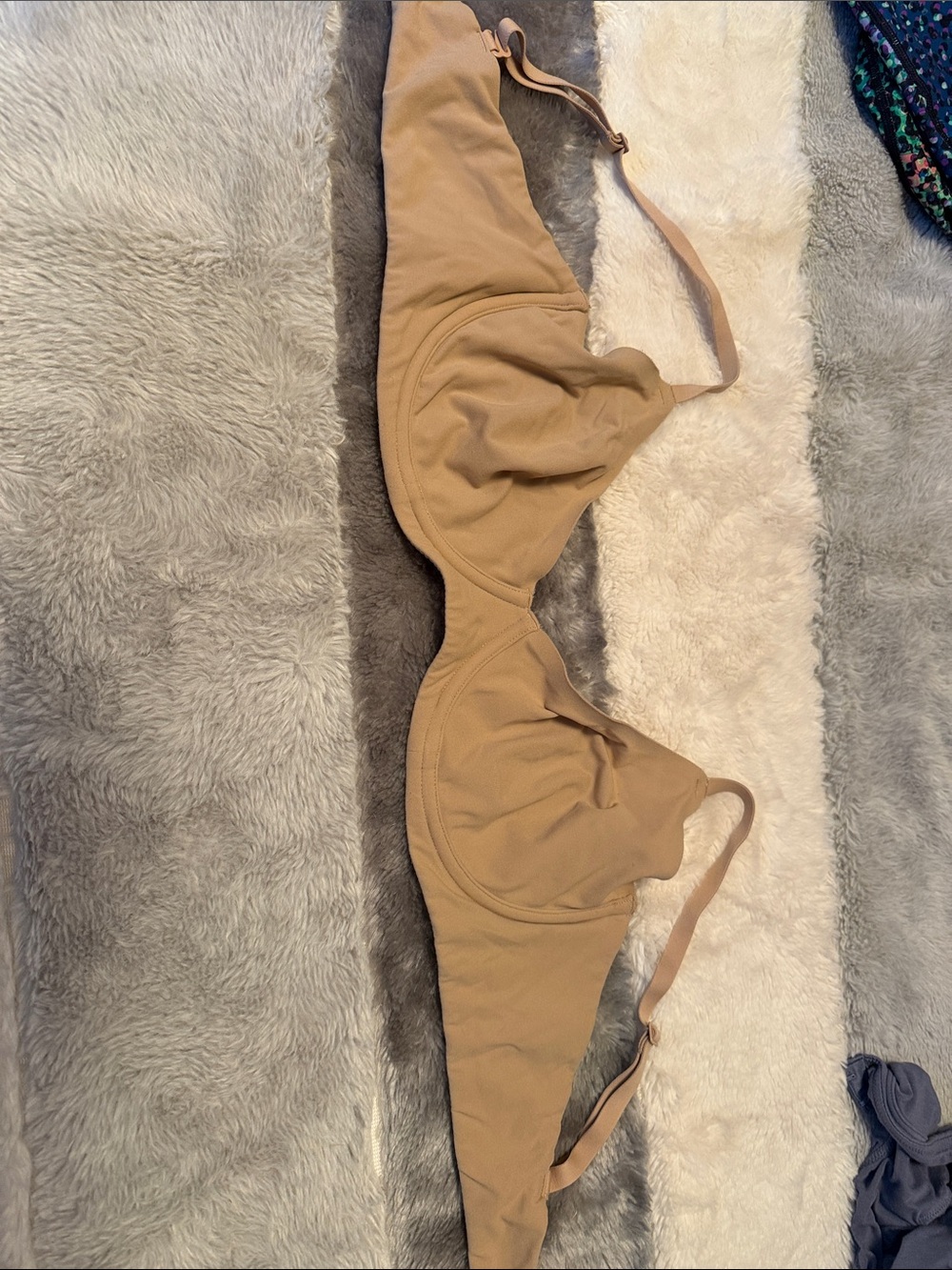 SKIMS Tan Underwire Scoop Bra - Picture 1 of 1